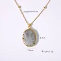 Détail du collier plaqué or 14K avec pierre naturelle ovale et mesures de la chaîne - Feldspath Gris