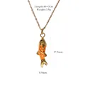 Detailansicht des 3D-Fisch-Anhängers mit orangefarbenem Emaille und Maßangaben - Orange Gepunkteter Fisch Goldkette (XB253106)