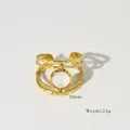 Anillo de capas chapado en oro de 14K con textura martillada e incrustación de esmalte - Blanco