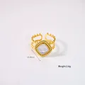 Bague ouverte en or 14K avec incrustation de nacre blanche en losange et bords torsadés - Ajustable / R4-Coquille Blanche