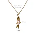 Fisch-Halskette mit Emaille-Anhänger aus vergoldetem Edelstahl in Rosa und Violett - Rosa Violetter Fisch Goldkette (XB253110)