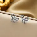 Élégantes boucles d'oreilles nœud papillon en acier titane plaqué or 18 carats - Boucles d'Oreilles Puces en Argent / Argent