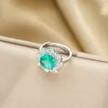 Bague ajustable en forme de pétale avec émeraude et sertissage de halo en zircone - Bague / Argent