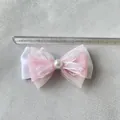 Fiocco rosa fai-da-te in pizzo e mesh con perla su sfondo grigio, larghezza di 9 cm - Stile Perla Garza Pizzo Rosa (2)