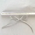 Handgemachte silberne PU-Leder-Schleife für DIY-Projekte mit Glitzereffekt 8,5 cm Größe - Mittel (ca. 8,5 cm)