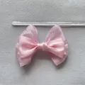 Detalle de un lazo de malla rosa de doble capa con diamantes de imitación para manualidades - Estilo Rosa Doble Satén Organza (5)