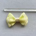 Detailweergave van de gele meerlaagse stoffen strik van 8 cm voor DIY-accessoires - Geel Meerlaagse Stijl (5)