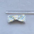 Fiocco per capelli blu floreale con orsetto e pizzo bianco per bambini e animali - Stile Orsetto Floreale Blu Con Cestino (3)