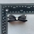 Fiocco in raso nero da 60mm con strass a cuore per accessori per capelli e scarpe - Nero