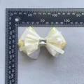 Fiocco in nastro giallo e bianco con grande cristallo trasparente per accessorio capelli - Stile Strass Quadrato Multistrato