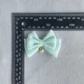 Muntgroen tule strik haaraccessoire met parelhanger en afmetingen in beeld - Muntgroen (3)