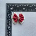 Fiocco in raso rosso vino fatto a mano con pizzo, cuore di cristallo e strass, 4,5 cm - Stile Pizzo Borgogna (2)
