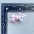 Handgefertigte zweifarbige Stoffschleife mit Kristall für DIY Basteln und Puppenzubehör - Rosa und Blau Karostoff Stil (2)