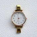 Vista dall'alto dettagliata di orologio al quarzo dorato con quadrante bianco e cinturino - Numeri Oro Quadrante Bianco (5922107988212)