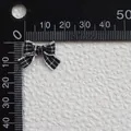 Primer plano de lazo de tela a cuadros blanco y negro de 25 mm con regla graduada - Cuadros blanco y negro