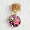 Detail eines goldenen italienischen Charm-Glieds mit lila Emaille und Kirschblüten - Violettes Kirschblüte Welliges Rund Modell (5)