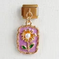 Nahaufnahme eines italienischen Charms mit goldener Blume und Perle auf lila Emaille-Hintergrund - Rechteckig Violette Blume Wellenrand Modell (9)