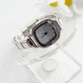 Dettaglio dell'orologio al quarzo quadrato argento con cinturino a maglie e quadrante grigio - Blu (Con Cinturino)