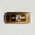 Dettaglio charm italiano dorato con cristallo ovale e bordo in metallo testurizzato - Zirconia Ovale Oro Tipo 1