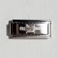 Dettaglio della maglia charm italiana in argento con zircone quadrato e base in metallo - Piccola Zirconia Quadrata Argento Tipo 2