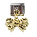 Nahaufnahme von goldenem Schleifen-Anhänger am silbernen Edelstahl-Modularmband-Glied - Einfache Glänzende Goldene Schleife (000038-16)