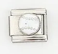 Vista macro della maglia charm italiano in acciaio con design sportivo baseball - Stile Baseball Tondo (002-8)