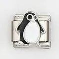 Detalle macro de un charm italiano con diseño de pingüino en esmalte blanco y negro - Estilo Pingüino Blanco y Negro (003-21)