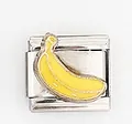 Vue macro d'un lien charm italien avec banane jaune sur base en acier inoxydable - Style Banane Jaune (0016-17)