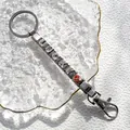 Dettaglio portachiavi a maglie Lucky argento con cuore rosso e chiusura a moschettone - Lettera Fortunata