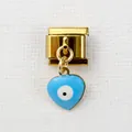 Makroaufnahme von italienischem Gold-Charm mit blauem Herz-Emaille-Anhänger gegen bösen Blick - Himmelblaues Herz Böser Blick Stil (3)