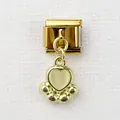 Detailansicht eines goldenen italienischen Modul-Charms mit Pfoten-Herz-Anhänger und Stein - Herz Pfotenabdruck Design (9)