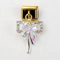 Detailansicht eines goldenen italienischen Charm-Anhängers mit Strass-Schleife und lila Mitte - Lila Holografischer Schleife Stil (10)