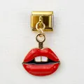 Detail eines italienischen Goldmoduls mit roten Emaille-Lippen und weißen Zähnen - Emaille Rote Lippen Design (14)