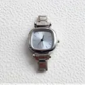 Macro di orologio in acciaio argento con quadrante blu spazzolato e cinturino a maglie - Azzurro