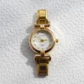 Primo piano dettagliato di un orologio al quarzo dorato con indici in diamanti e quadrante - BARSH Quadrante Oro Lucido Tondo (3)