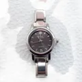 Elegante silberne Quarzuhr für Damen mit grauem Zifferblatt und H-Glied-Metallarmband - Schwarzes Zifferblatt Silber