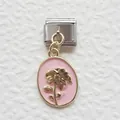 Dettaglio dello charm in smalto rosa con fiore dorato per bracciali modulari italiani - Argento Rosa