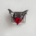Détail du maillon de bracelet italien avec cœur rouge et ailes de chauve-souris - Cœur Aile Rouge