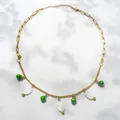 Gouden ketting met levendige groene kralen en een witte schelpvormige hanger - Groen Fruit Ketting