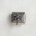 Vue macro d'un charme araignée en métal noir pour bracelets italiens modulables - Style Araignée 2
