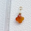 Kleeblatt-Anhänger aus orangefarbenem Karneol mit Kristallperle und Maßstabsanzeige - Orangeroter Klee-Anhänger (26)
