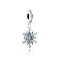 Silberner Schneeflocken-Anhänger mit blauen Zirkonia und poliertem Ringverschluss - Cyanblaue Schneeflocke