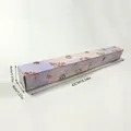 Boîte cadeau longue en papier à motif floral de 42x4x4cm avec décor de fleurs mauves - Grande Boîte en Papier Florale Violette