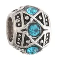 Dettaglio di un distanziatore vintage in argento con strass blu e incisioni - Blu lago
