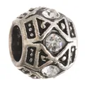Macro di una perlina in argento vintage con cristalli chiari e motivi geometrici - Bianco
