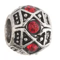 Macro di una perla d'argento vintage con strass rossi e geometria scavata - Rosso