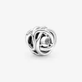 Nahaufnahme von gewebtem S925 Sterling Silber Anhänger mit einer durchscheinenden Perle - Transparent