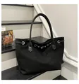 Grande borsa tote nera in finta pelle scamosciata con spalline sottili e dettagli in metallo - Nero