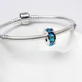 Silbernes Schlangenarmband mit einer blau mit Zirkonia besetzten runden Charm-Perle - Blau