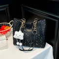 Sac fourre-tout noir à étoiles, chaîne dorée et petit charme nuage pelucheux - Avec Pendentif / Noir